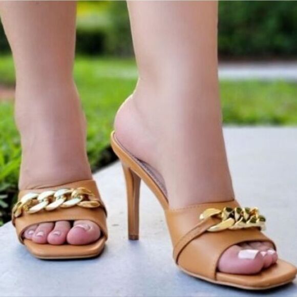 NEW ANNE MICHELLE GOLD CHAIN LINKING SQUARE TOE SANDAL - Picture 1 of 15